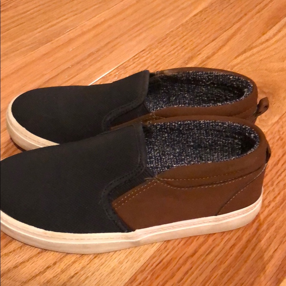 Old Navy boys slip on sneakers